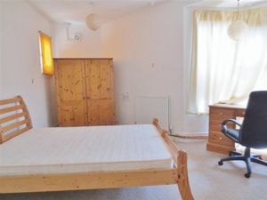 Bedroom- click for photo gallery